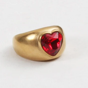 Новый дизайн Женских колец Мода Титановая сталь Красный камень в форме сердца Классическое кольцо для влюбленной пары Подарок на свадьбу